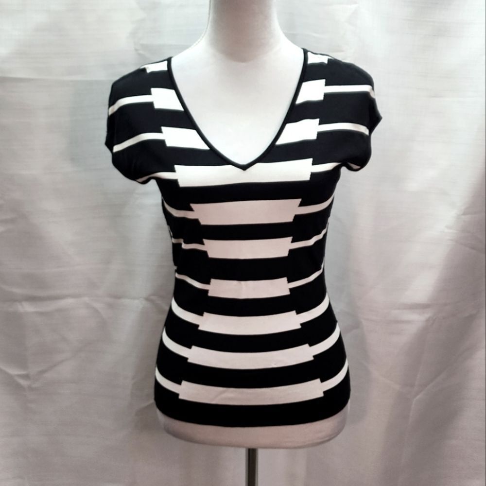 Carlisle Black and White Cap Sleeve Fitted Top Size XS
